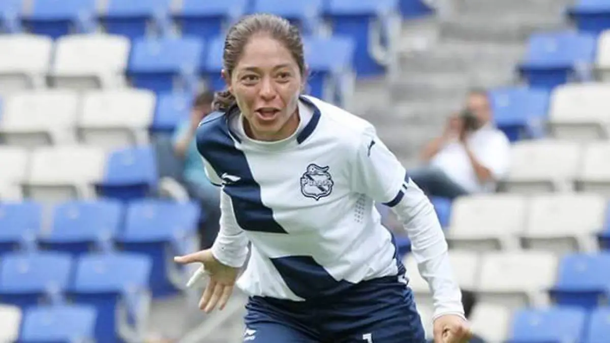 Denise Hernández en su debut como profesional con Puebla en el Apertura 2018